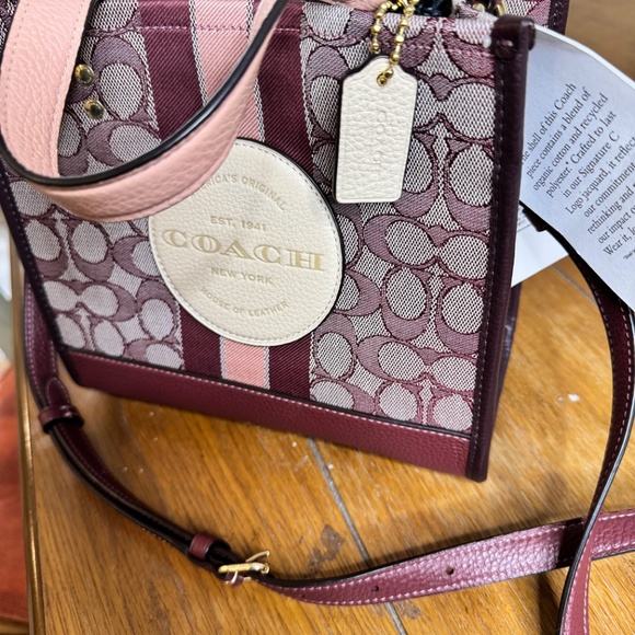 Coach Dempsey Tote 22 in Signature Jacquard With Stripe And Patch C8417 - Picture 3 of 6